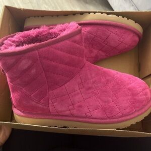 SOLD!! Fuchsia Pink Quilted Women's UGG Boots SOLD!!